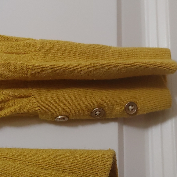 Mustard yellow banana republic sweater - Picture 3 of 4